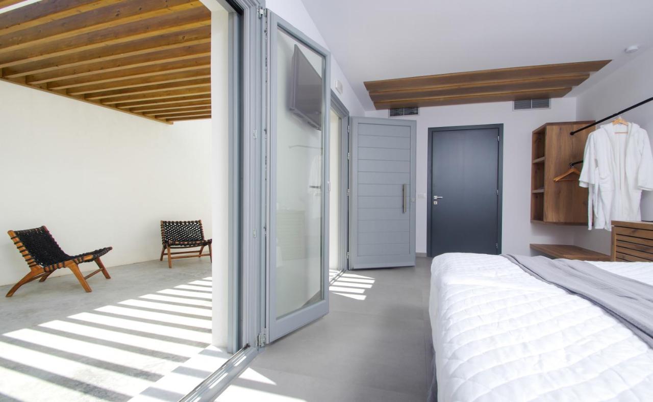 Oro Suites Kini Esterno foto
